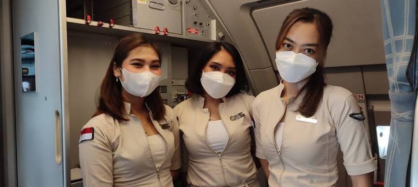 Pramugari Super Air Jet yang kece siap menemani penerbangan dari Balikpapan menuju Surabaya mulai 28 September mendatang.