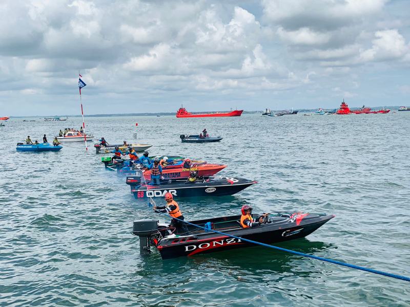 Selain dari Balikpapan, sejumlah peserta dari luar daerah, mulai dari Bontang, Berau, Batu Licin, dan Tarakan ambil bagian pada Speed Boat Race 2022.