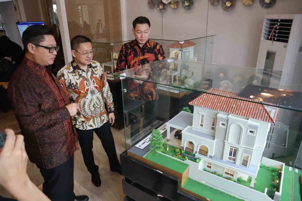 Peluncuran Kawasan Mewah “The Premiere Hills”  di Samarinda dihadiri narasumber (kiri ke kanan) Direktur Agung Podomoro Paul Christian, Presiden Direktur Era Indonesia Darmadi Darmawangsa, dan GM Marketing The Premiere Hills Yoga Gunawan.