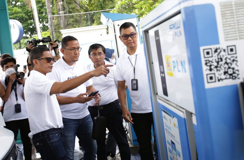 MENUJU NZE 2060: PLN punya 8 langkah dalam mencapai net zero emission pada 2060 serta mendukung pembangunan rendah karbon sejalan dengan Paris Agreement dan target pengurangan emisi gas rumah kaca  Indonesia hingga 31.89 persen pada 2030.