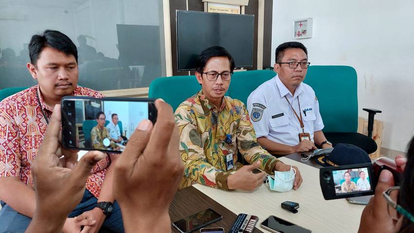 Kepala Balai Pengelola Transportasi Darat (BPTD) Wilayah XVII Kaltimra, Muiz Thohir (tengah) saat rilis pembukaan rute Damri menuju dan dari IKN awal November lalu. Muiz mengaku terbuka dengan usulan dan saran berbagai pihak terkait operasional Damri.