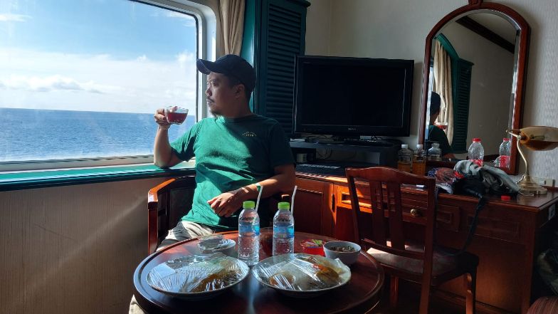 Armada Dharma Ferry VII milik Dharma Lautan Utama (DLU) layak jadi pilihan bagi anda yang ingin bepergian ke Surabaya lewat jalur laut. Untuk kelas VIP, anda akan mendapat layanan dan fasilitas bak hotel berbintang. Reporter PROKAL.co, Erik Alfian, saat m