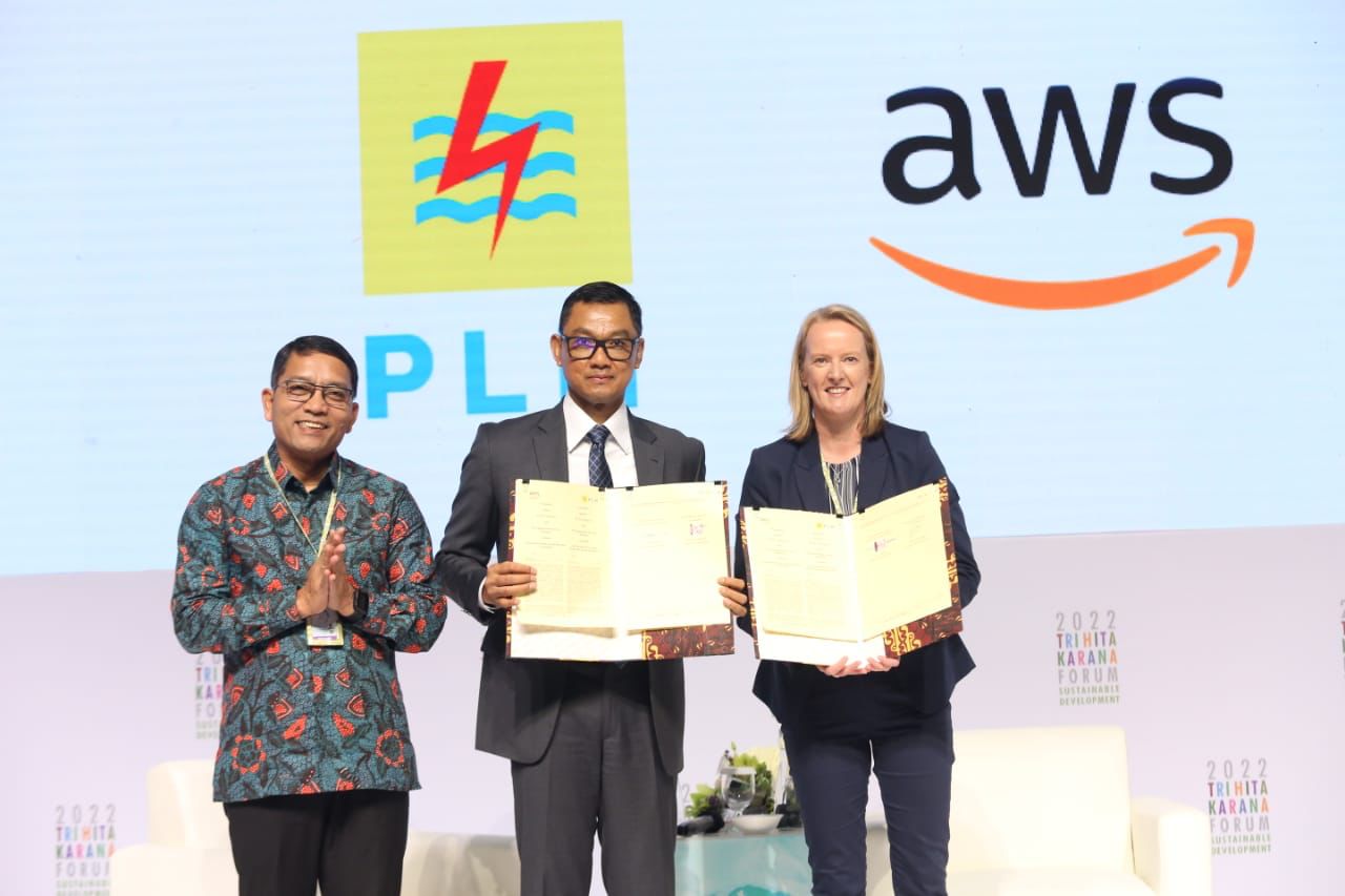 KOMITMEN: Direktur Utama PLN Darmawan Prasodjo menyatakan kesiapan PLN mendukung langkah Amazon berkomitmen untuk mencapai net zero emission dan menggunakan 100 persen listrik EBT.