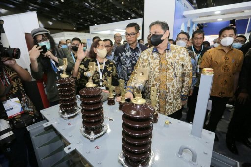 BANGUN EKOSISTEM: Menteri Koordinator Bidang Perekonomian Airlangga Hartarto mengarahkan PLN untuk membangun ekosistem ketenagalistrikan terutama kapasitas nasional.