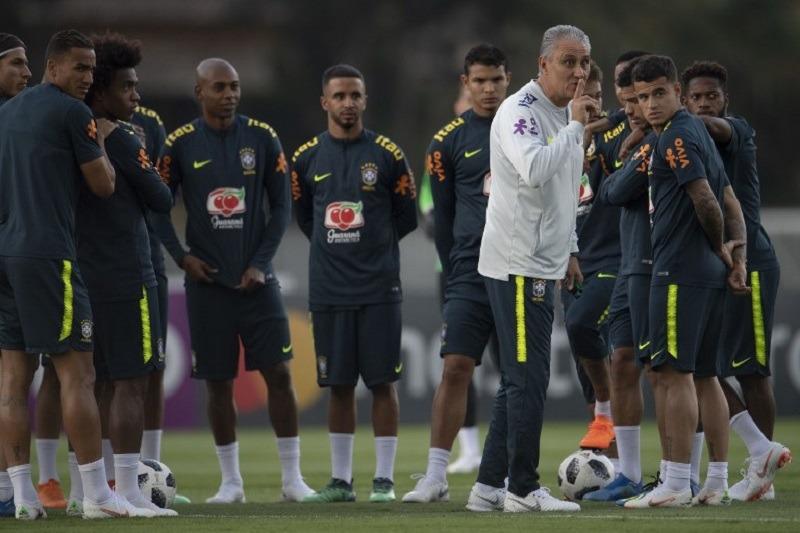 Tite dan anak asuhnya.