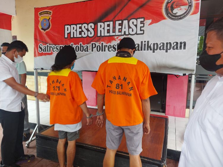 AS dan MA ditangkap setelah terbukti mengonsumsi narkotika jenis sabu.