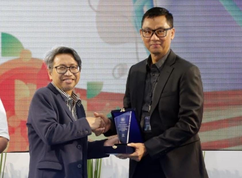 TERIMA KASIH: Direktur Utama PLN Darmawan Prasodjo mengucapkan terima kasih atas penghargaan yang telah diberikan kepada PLN.