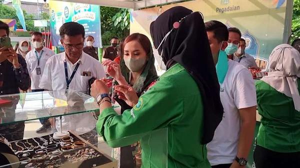 PT Pegadaian mencatatkan pertumbuhan positif sepanjang 2022 kemarin. Salah satunya dari sisi jumlah nasabah yang mengalami pertumbuhan hingga 11,11 persen.   