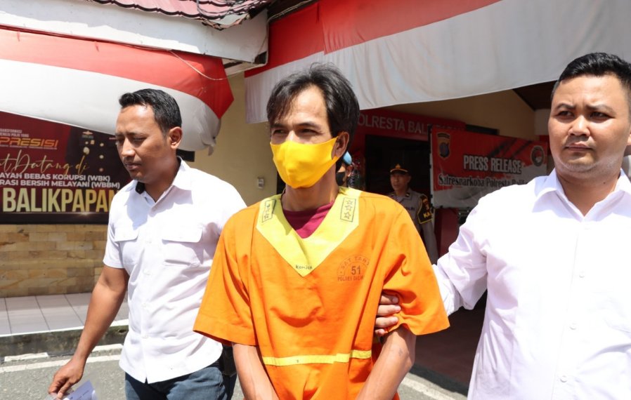 FS (oren) kembali berurusan dengan kepolisian. Pria 42 tahun ini ditangkap setelah mengedarkan sabu di kawasan Balikpapan Timur.