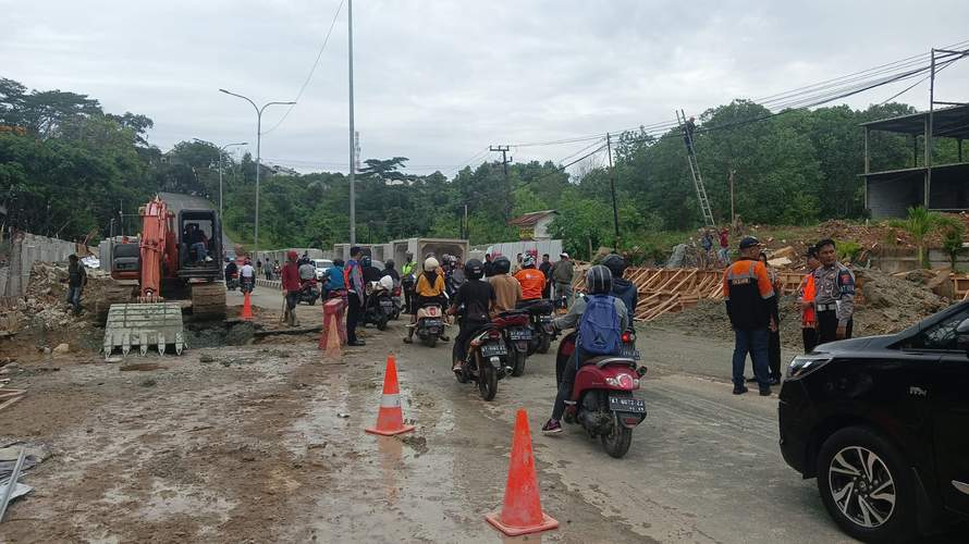 Ruas Jalan MT Haryono, depan Global Sport kembali dibuka setelah sempat ditutup.