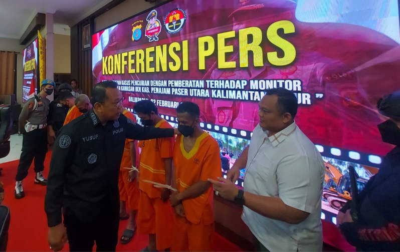 Unit Jatanras Dit Reskrimum Polda Kaltim baru saja menangkap komplotan spesialis pencuri monitor alat berat yang sempat beraksi di Kawasan IKN. Polisi menduga ada komplotan lain yang melakukan tindak pencurian monitor alat berat di kawasan IKN.