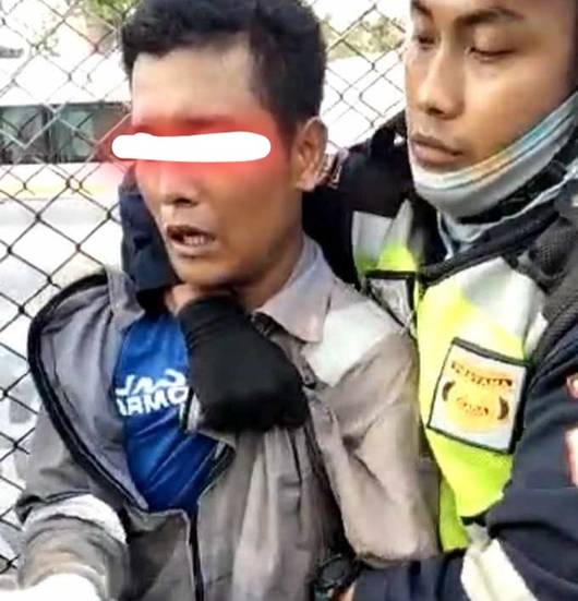 PI, terduga pelaku penganiayaan terhadap TW, ditangkap tim keamanan.