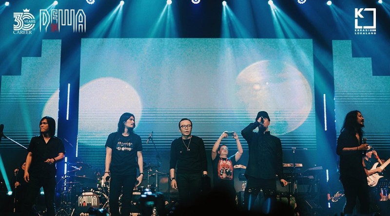 Kreasi Lokaland melanjutkan konser musik band legendaris Indonesia ini di kota Balikpapan pada 11 Maret 2023.