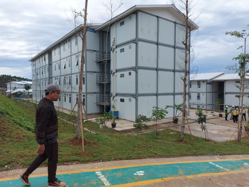 Hunian pekerja konstruksi IKN ini menjadi salah satu bangunan yang kini telah tuntas pengerjaannya di IKN. Selain mengebut pembangunan infrastruktur penunjang, pemerintah juga menerbitkan PP Nomor 12 Tahun 2023 untuk mendorong kemudahan investasi.