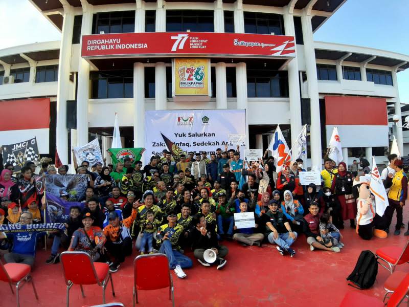 Forum Zakat (FOZ) Kalimantan Timur menggelar Pawai Zakat bersama lembaga amil zakat resmi dan komunitas motor di Kota Balikpapan, Sabtu (18/3) sore