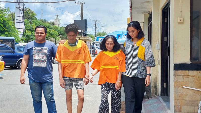 SH (46) dan MI (22), ibu dan anak pelaku pencurian yang beraksi di sebuah toko kelontong di Jalan Prapatan, Kelurahan Telaga Sari, Balikpapan Kota diringkus Unit Jatanras Satreskrim Polda Kaltim.