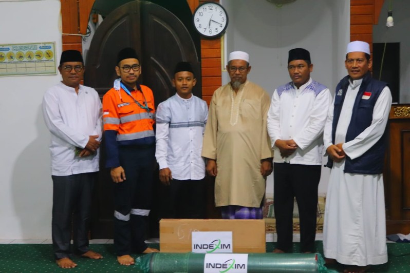 Suasana buka bersama dan penyerahan bantuan di Masjid Nurud Da’wah.