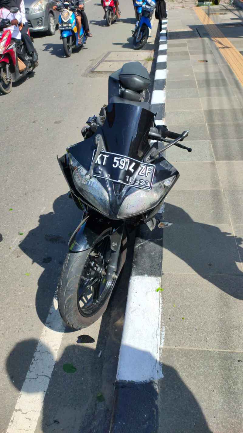 Pelajar berinisial EC (16), pengendara Yamaha R15 dengan nomor polisi KT 1549 ZF meninggal di tempat setelah mengalami kecelakaan di Jalan Jenderal Sudirman, Balikpapan, Rabu (26/4) pagi.