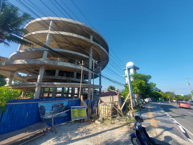 Pembangunan Gedung Galeri UMKM Kaltim di Jalan Marsma R Iswahyudi ini ditargetkan tuntas 2024 mendatang. Tahun ini, pagu sekitar Rp 20 M disiapkan untuk tahap kedua pembangunan gedung.  (Foto : Erik/Prokal.co)