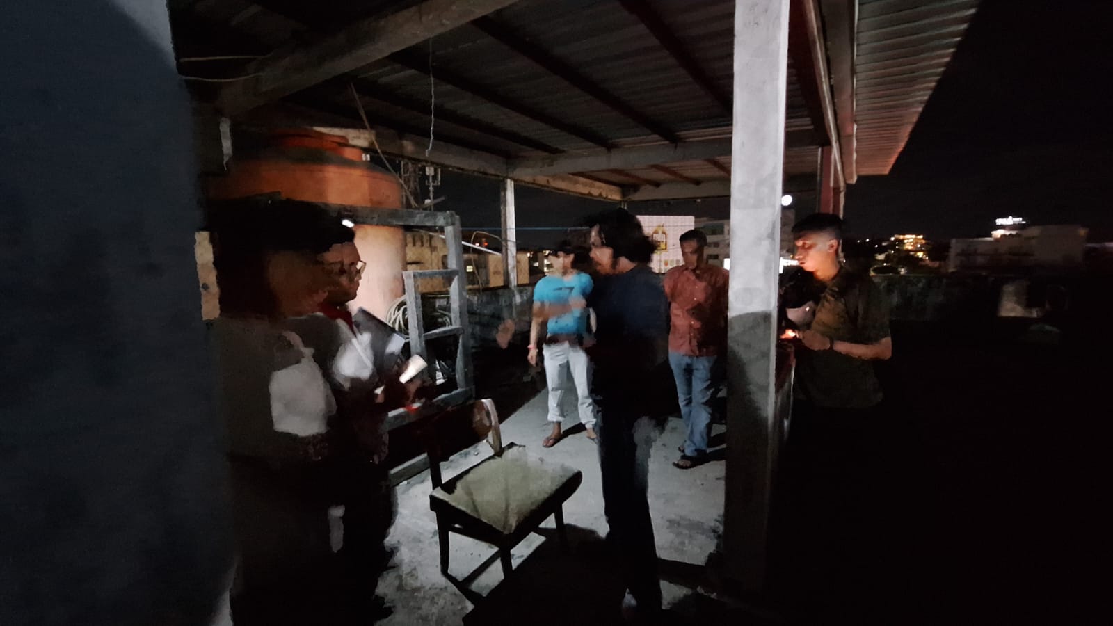 Olah TKP dilakukan polisi sebagai upaya mengetahui kronologis tewasnya FR (19), yang diduga nekat gantung diri. (Foto : Istimewa)