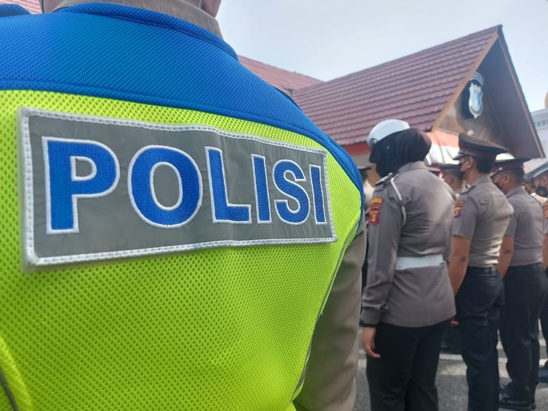 Polda Kaltim melakukan PTDH terhadap lima personel Kepolisian Resor Kubar. (Foto : Erik Alfian/Prokal.co)