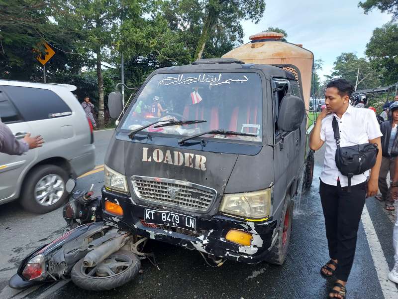 Laka beruntun di Jalan Syarifudin Yoes, turunan BSCC Dome. (foto: erik/PROKAL)