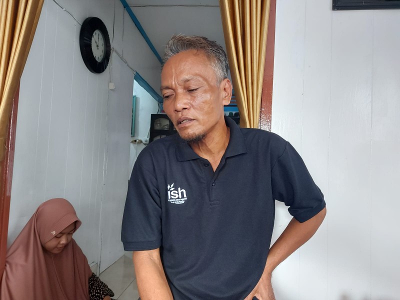 Kusrin Wandoyo, ayah mendiang DV (19), ditemui media ini di rumahnya, Senin (15/5) kemarin. Keluarga meyakini DV meninggal karena dibunuh, bukan karena gantung diri.