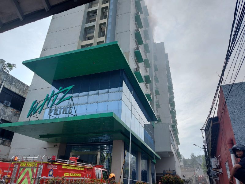 Polisi belum berencana menggelar olah TKP kebakaran Hotel Whiz Prime Balikpapan. (Foto : Erik Alfian/Prokal.co)