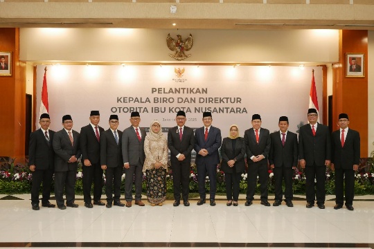 Pelantikan Enam Pejabat Tinggi Pratama dan Penandatanganan Pakta Integritas Staf Khusus Otorita IKN berlangsung di Gedung Krida Bhakti, Sekretariat Negara, Jakarta, pada Senin (5/6).      (Foto : Dokumentasi OIKN)