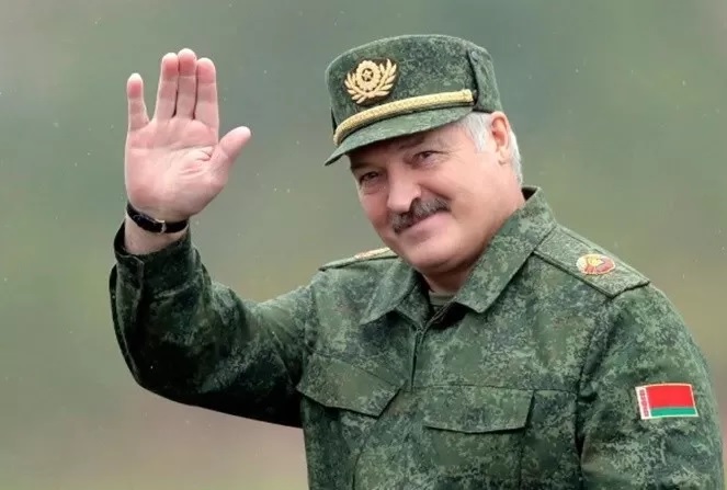 Presiden Belarusia Alexander Lukashenko pada Selasa (13/6) menyatakan pihaknya tak akan ragu menggunakan senjata nuklir jika negaranya diserang. (AP)