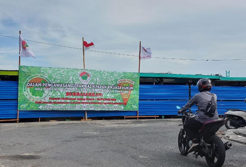 Pemkot Balikpapan berencana melakukan pembongkaran di lokasi lapak yang kini dipagar di Pasar Klandasan. (Foto : Erik Alfian/Prokal.Co)