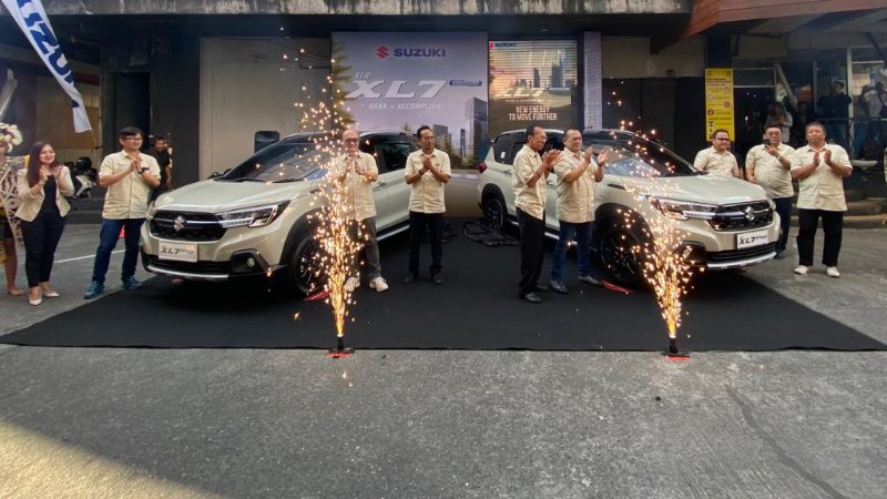 Manajemen PT Suzuki Indomobil Motor dan Suzuki Samekarindo Indah meluncurkan Suzuki New XL7 Hybrid di Balikpapan, Sabtu (24/6) sore. (Foto : Erik Alfian/Prokal.Co)