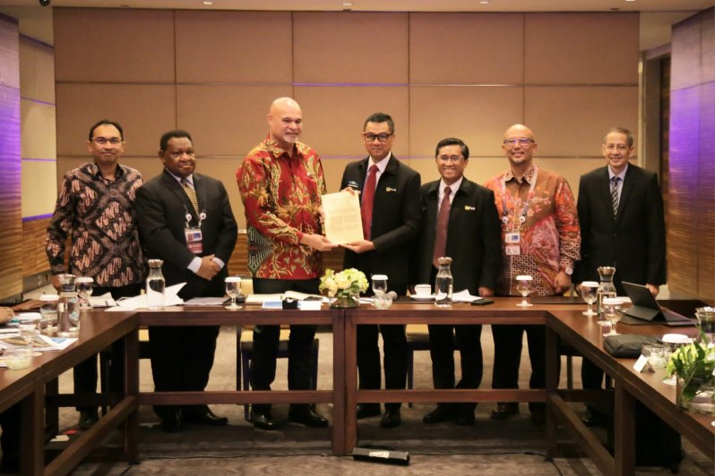 TINDAK LANJUT: Direktur Utama PLN Darmawan Prasodjo bersama Deputi Perdana Menteri Papua Nugini, John Rosso membahas tindak lanjut terkait rencana pasokan listrik antar negara.