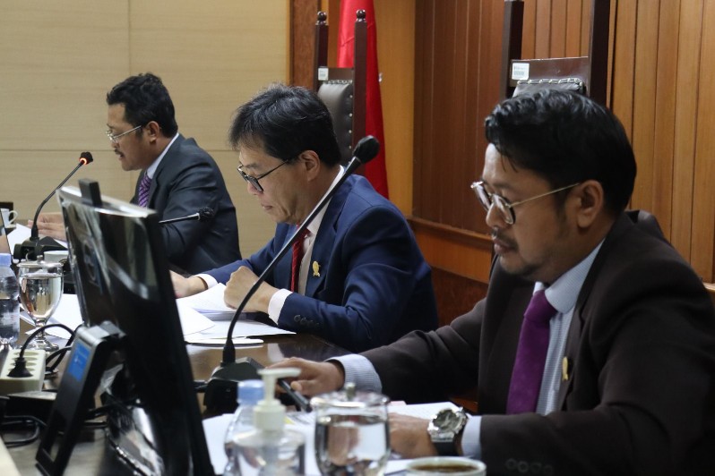 Komisi Pengawas Persaingan Usaha (KPPU) memutuskan PT Jakarta Propertindo (Perseroda), PT Pembangunan Perumahan (Persero) Tbk , dan PT Jaya   Konstruksi Manggala Pratama Tbk bersalah dalam perkara Pengadaan Pekerjaan Proyek Revitalisasi Pusat Kesenian J