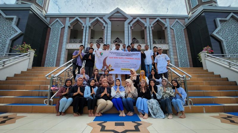 KONTRIBUSI: PT Rifan Financindo Berjangka Cabang Balikpapan berharap dapat terus memberikan kontribusi positif bagi masyarakat dan menjadi wahana pengembangan spiritual bagi seluruh anggotanya.