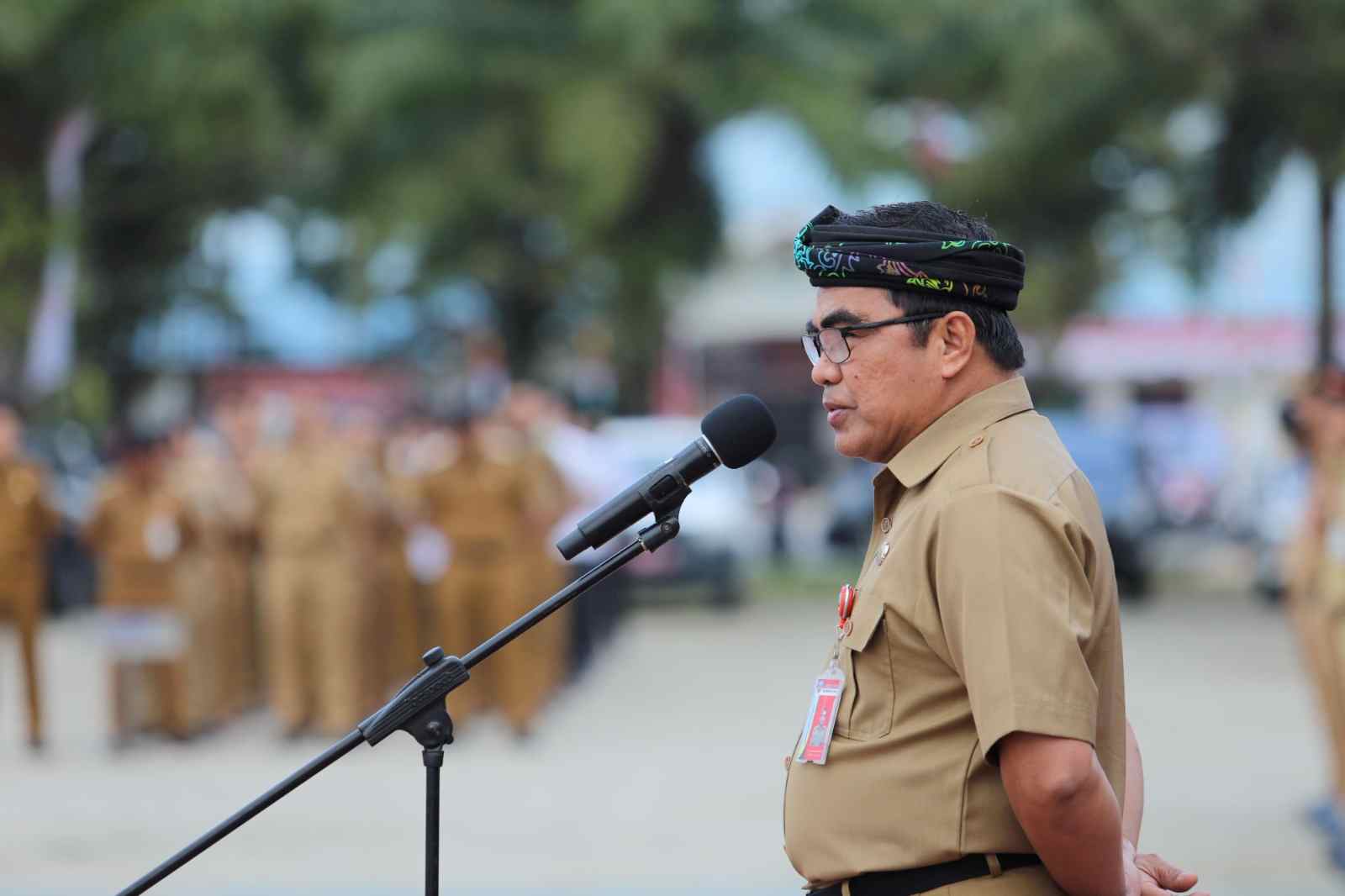 APEL PAGI : Sekprov Kaltara, Dr. H. Suriansyah, M.AP memberikan pengarahan pada apel pagi, Senin (7/8).