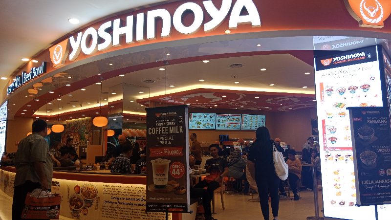 Yoshinoya hadir di Balikpapan. Restoran beef bowl nomor 1 di Jepang ini buka di Lower Ground Pentacity Balikpapan.