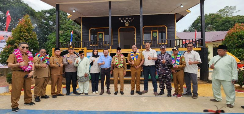 Pelantikan anggota BPD seluruh desa di Kecamatan Bengalon, dilaksanakan di Desa Tepian Langsat oleh Bupati dan Wakil Bupati Kutai Timur (Kutim) pada Selasa, 15 Agustus 2023. Kegiatan ini juga sekaligus dirangkai dengan peresmian Rumah Adat Kutai di lokasi