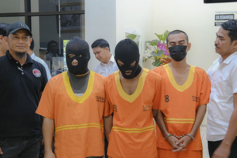TSP, AS dan AF ditangkap Tim Opsnal Subdit III Direktorat Reserse Narkoba Polda Kaltim karena terlibat kasus peredaran narkoba. (Istimewa)