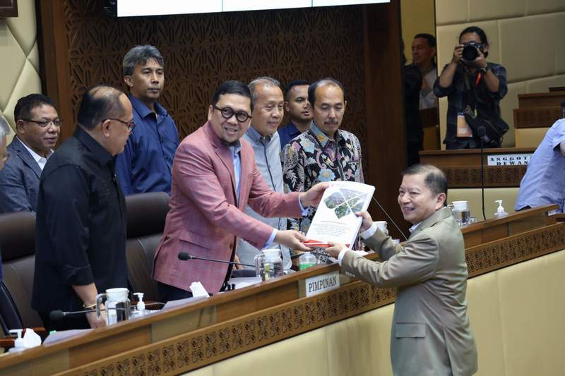Pemerintah mengusulkan sembilan pokok perubahan, yakni terkait Kewenangan Khusus; Pertanahan; Pengelolaan Keuangan; Pengisian Jabatan OIKN; Penyelenggaraan Perumahan, Batas Wilayah; Tata Ruang; Mitra di DPR RI; dan Jaminan Berkelanjutan dalam draft RUU IK