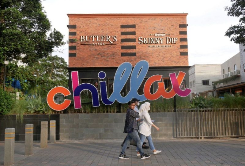 Chillax Sudirman bukanlah taman atau tempat kuliner biasa. Sesuai namanya –yang merupakan singkatan dari Chill and Relax–, tempat ini menjadi pengingat untuk beristirahat dan mencari ketenangan di tengah kesibukan Kota Jakarta