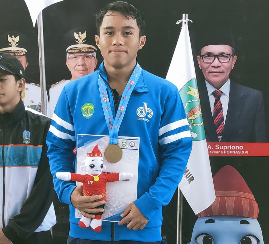 Di tengah minimnya fasilitas latihan, perenang muda Kota Balikpapan Farand G Simon sukses membawa pulang perunggu dari Popnas XVI Palembang. (Foto : Istimewa)