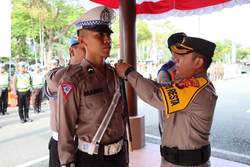Kapolresta Balikpapan Kombes Anton Firmanto saat memimpin Apel Gelar Pasukan Operasi Zebra Mahakam 2023, Senin (4/9) pagi. (Foto : Erik Alfian/Prokal.co)