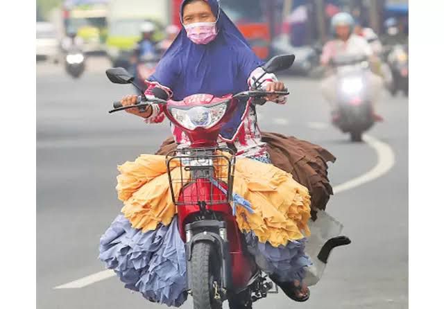 Meski penggunaan sepeda listrik kian marak, namun polisi lalu lintas belum memiliki mekanisme penilangan. (Ilustrasi/ Foto : Jawa Pos)