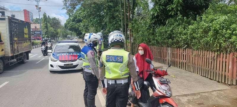 Satlantas Polresta Balikpapan mencatat 300 lebih pelanggaran selama lima hari pelaksanaan Operasi Zebra Mahakam 2023. (Foto : Dok Kaltim Post)