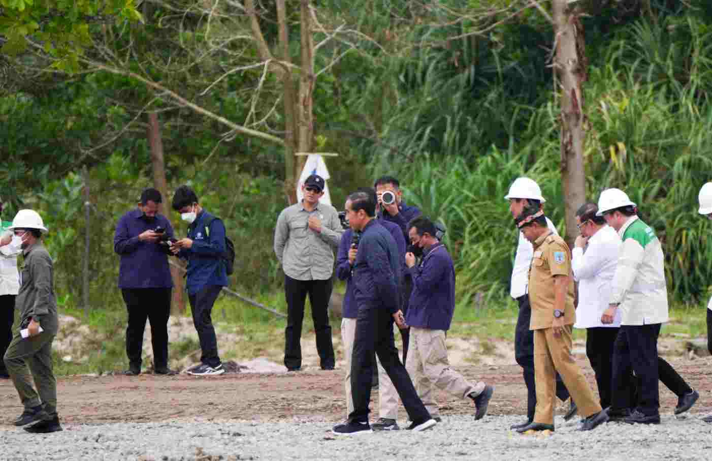 GAET INVESTOR : Gubernur Kaltara, Drs H Zainal A. Paliwang SH, M.Hum mendampingi kunjungan Presiden RI Joko Widodo beberapa waktu lalu.