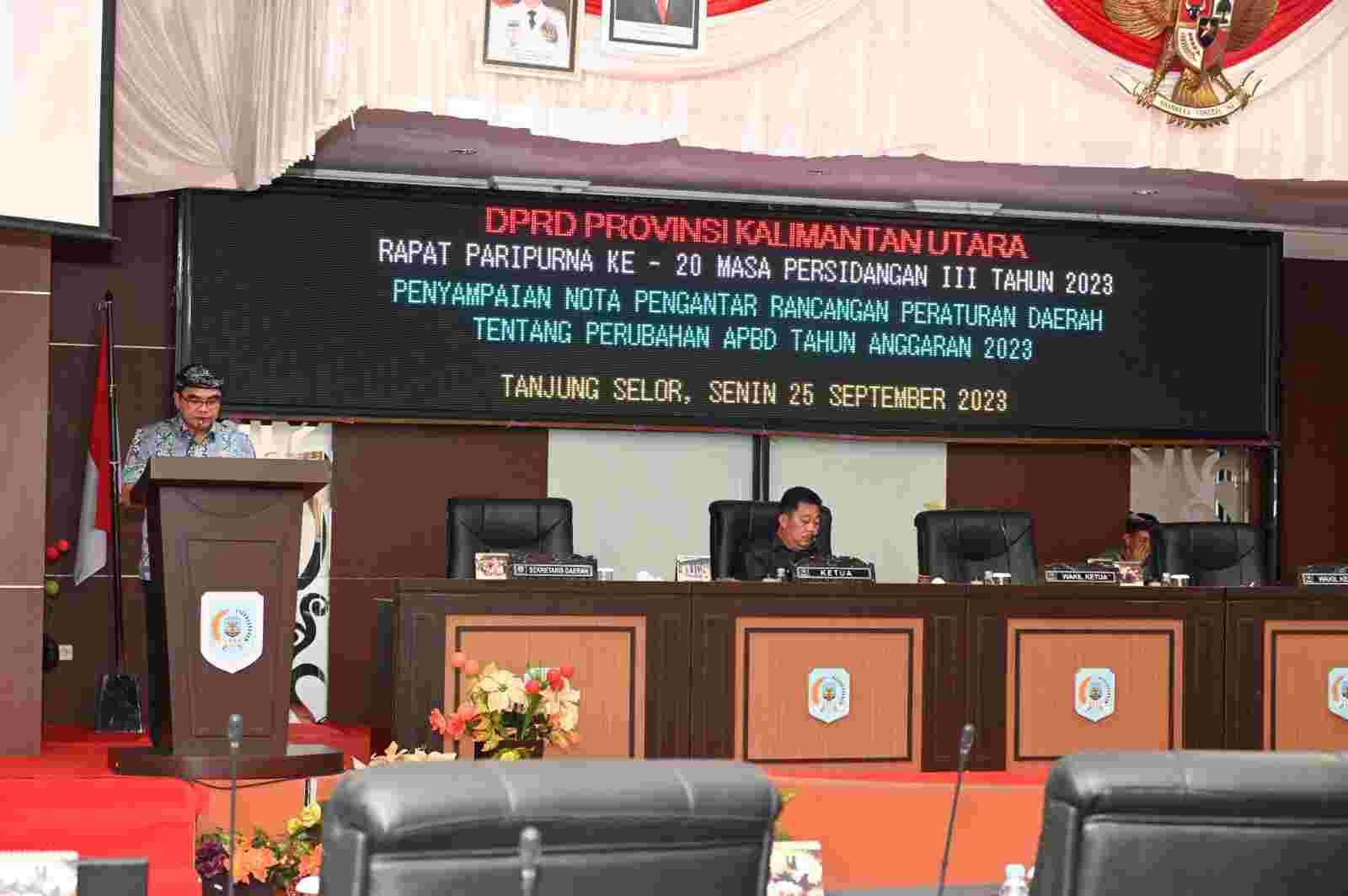 KEGIATAN PRIORITAS : Sekprov Kaltara, Dr H Suriansyah, M.AP menghadiri Rapat Paripurna di Kantor DPRD Kaltara, Senin (25/9) lalu.
