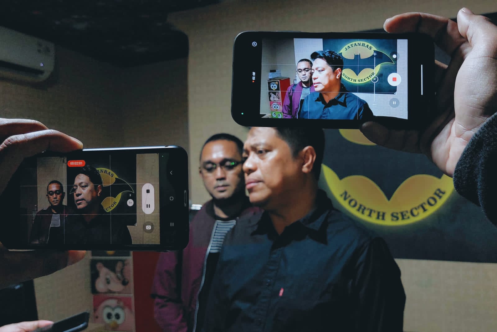 Kadisdikbud Kota Balikpapan Irfan Taufik memberikan keterangan kepada wartawan terkait kasus perundungan yang menimpa pelajar salah satu  SMP di Balikpapan. (Foto : Erik Alfian/Prokal.co)