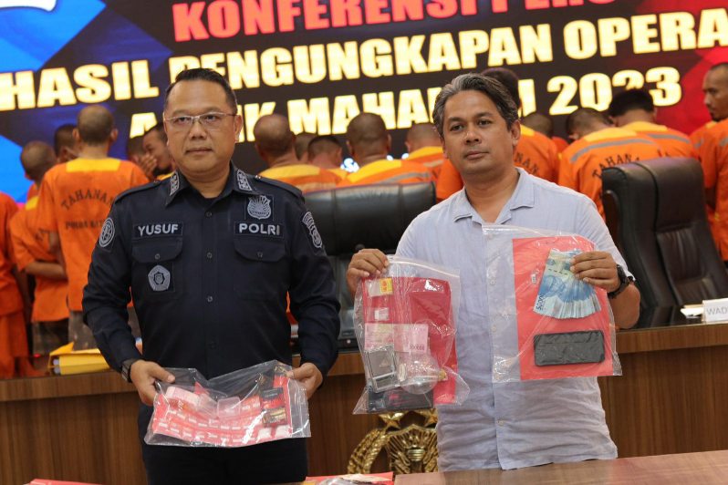 Polda Kaltim dan jajaran berhasil mengungkap 252 kasus peredaran narkoba sepanjang pelaksanaan Operasi Antik Mahakam 2023. (Foto : Humas Polda Kaltim)