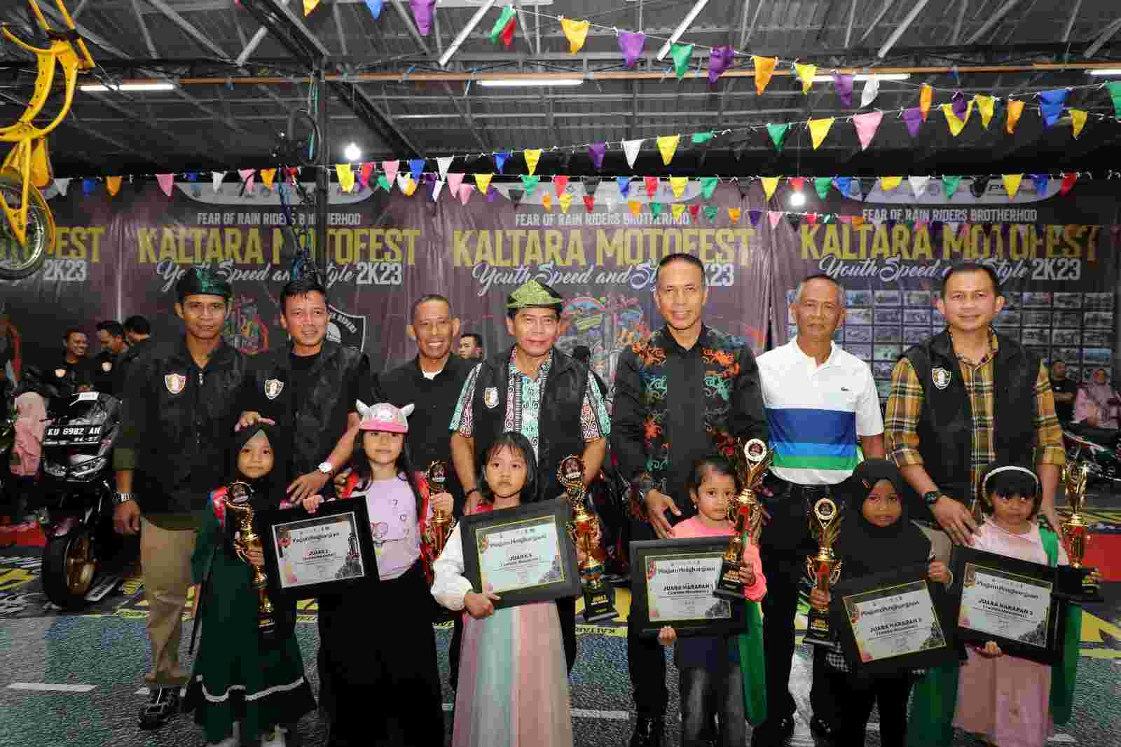 MOTOFEST : Gubernur Kaltara, Drs H Zainal A Paliwang SH, M.Hum mengikuti pelaksanaan Kaltara Motofest 2023 di Jalan Sengkawit, Sabtu (14/10).